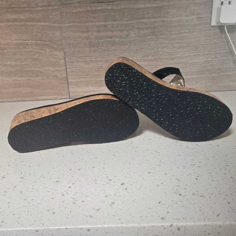 Charming Charlie Sandals Womens 9 Black Patent Cork Wedge Platform Thong